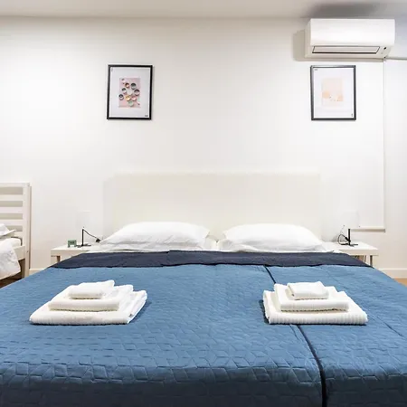 Zeus Downtown Apartment Split