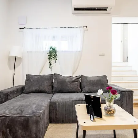 Zeus Downtown Apartment *