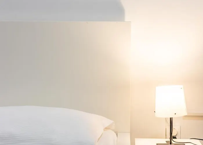 Zeus Downtown Apartment Split