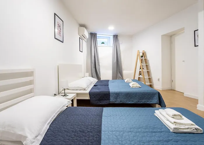 Zeus Downtown Apartment Split