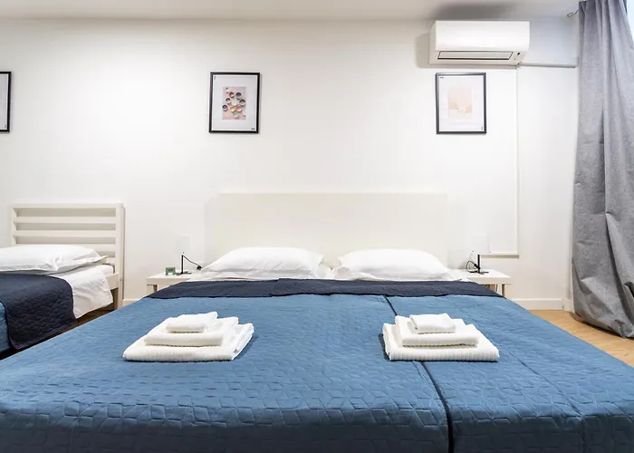 Zeus Downtown Apartment Split