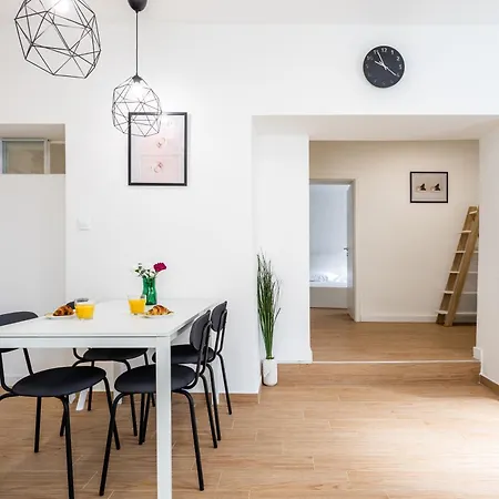 Zeus Apartment