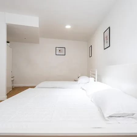 Zeus Apartment