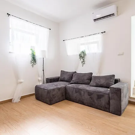 Zeus Apartment
