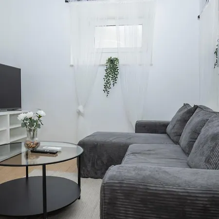 Zeus Downtown Apartment