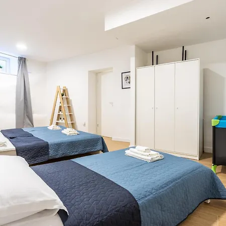 Zeus Downtown Apartman *