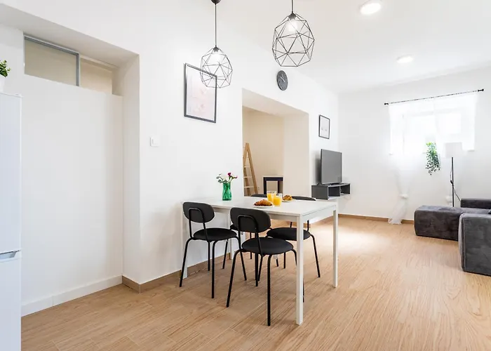 Zeus Downtown Apartman *